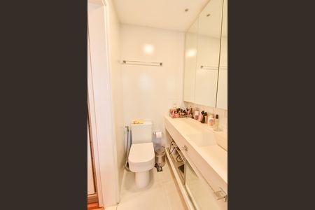 Apartamento para alugar com 111m², 3 quartos e 3 vagas Apartamento para alugar com 111m², 3 quartos e 3 vagasBanheiro da suíte 2