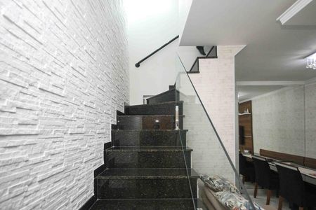 Casa de condomínio para alugar com 68m², 2 quartos e 1 vaga Casa de condomínio para alugar com 68m², 2 quartos e 1 vagaEscada