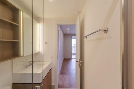 Banheiro de apartamento para alugar com 1 quarto, 44m² em Indianópolis, São Paulo