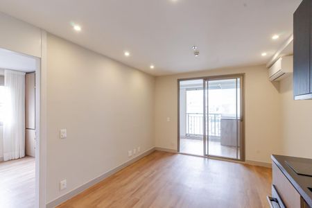 Sala e Cozinha de apartamento para alugar com 1 quarto, 44m² em Indianópolis, São Paulo