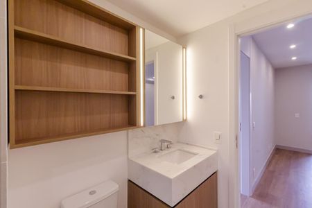 Banheiro de apartamento para alugar com 1 quarto, 44m² em Indianópolis, São Paulo