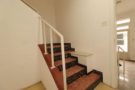 Casa para alugar com 133m², 3 quartos e 1 vagaEscada