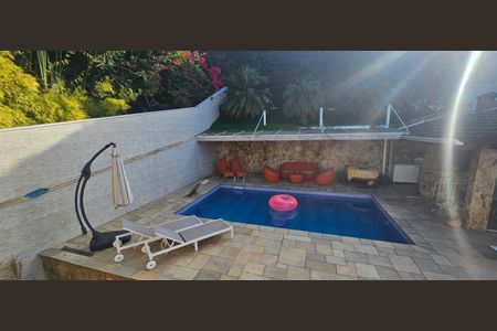 Casa para alugar com 4 quartos, 300m² em Morada dos Pinheiros (Aldeia da Serra), Barueri