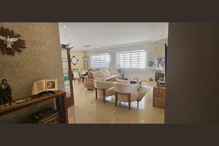 Casa para alugar com 300m², 4 quartos e 4 vagas