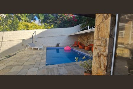 Casa para alugar com 300m², 4 quartos e 4 vagas