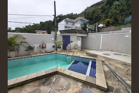 Casa de condomínio para alugar com 300m², 5 quartos e 2 vagas