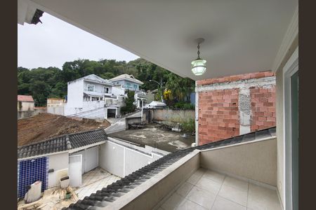 Casa de condomínio para alugar com 300m², 5 quartos e 2 vagas