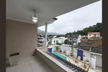 Casa de condomínio para alugar com 300m², 5 quartos e 2 vagas