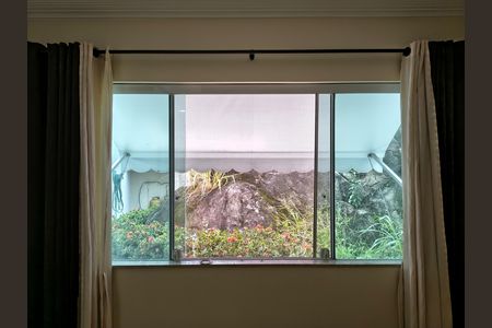 Casa de condomínio para alugar com 300m², 5 quartos e 2 vagas