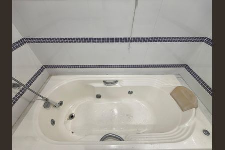 Casa de condomínio para alugar com 300m², 5 quartos e 2 vagas