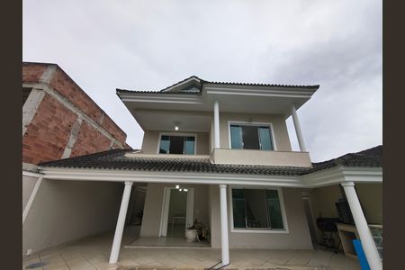 Casa de condomínio para alugar com 300m², 5 quartos e 2 vagas