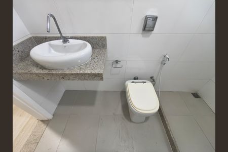 Casa de condomínio para alugar com 300m², 5 quartos e 2 vagas