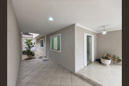 Casa de condomínio para alugar com 300m², 5 quartos e 2 vagas