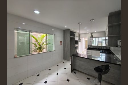 Casa de condomínio para alugar com 300m², 5 quartos e 2 vagas