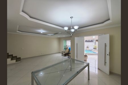 Casa de condomínio para alugar com 300m², 5 quartos e 2 vagas