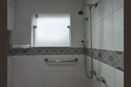 Casa de condomínio para alugar com 300m², 5 quartos e 2 vagas