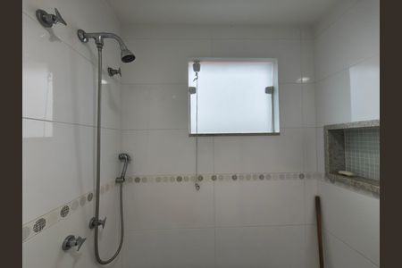 Casa de condomínio para alugar com 300m², 5 quartos e 2 vagas