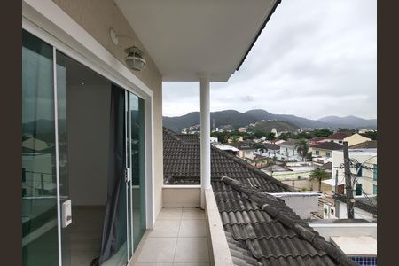 Casa de condomínio para alugar com 300m², 5 quartos e 2 vagas