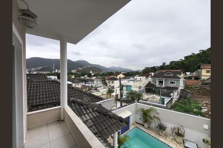Casa de condomínio para alugar com 300m², 5 quartos e 2 vagas