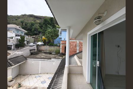 Casa de condomínio para alugar com 300m², 5 quartos e 2 vagas