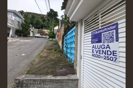 Casa de condomínio para alugar com 300m², 5 quartos e 2 vagas