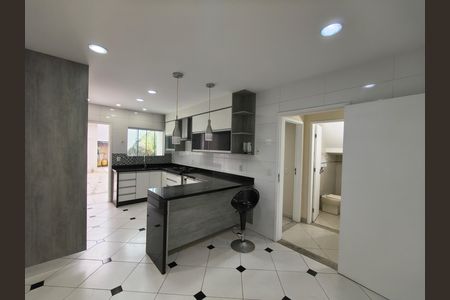 Casa de condomínio para alugar com 300m², 5 quartos e 2 vagas