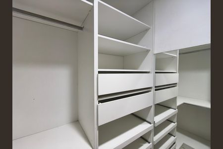 Casa de condomínio para alugar com 300m², 5 quartos e 2 vagas