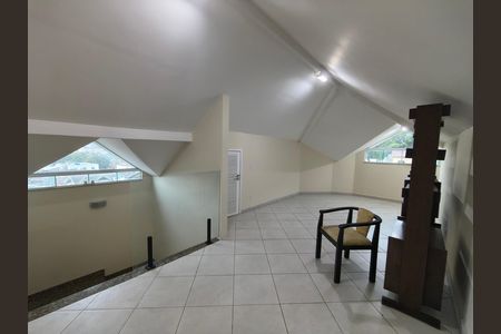 Casa de condomínio para alugar com 300m², 5 quartos e 2 vagas