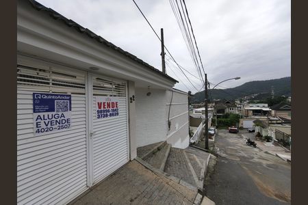 Casa de condomínio para alugar com 300m², 5 quartos e 2 vagas