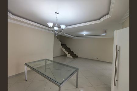 Casa de condomínio para alugar com 300m², 5 quartos e 2 vagas