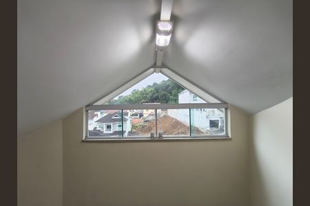 Casa de condomínio para alugar com 300m², 5 quartos e 2 vagas