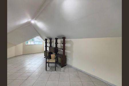 Casa de condomínio para alugar com 300m², 5 quartos e 2 vagas