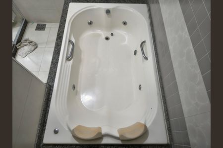 Casa de condomínio para alugar com 300m², 5 quartos e 2 vagas