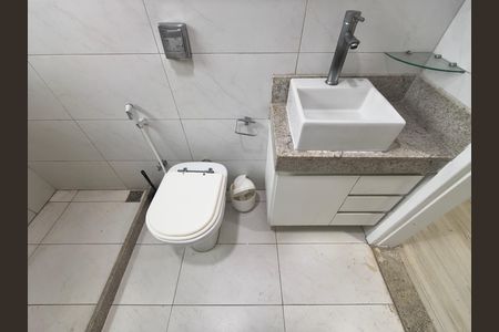 Casa de condomínio para alugar com 300m², 5 quartos e 2 vagas