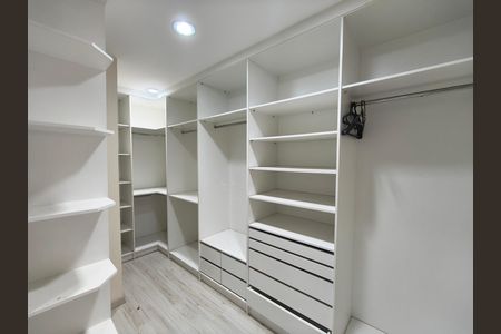 Casa de condomínio para alugar com 300m², 5 quartos e 2 vagas