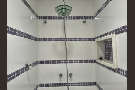 Casa de condomínio para alugar com 300m², 5 quartos e 2 vagas