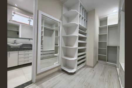 Casa de condomínio para alugar com 300m², 5 quartos e 2 vagas