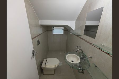 Casa de condomínio para alugar com 300m², 5 quartos e 2 vagas