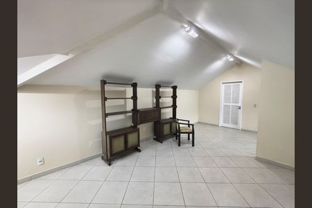 Casa de condomínio para alugar com 300m², 5 quartos e 2 vagas