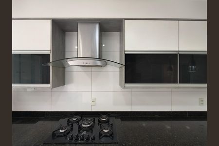Casa de condomínio para alugar com 300m², 5 quartos e 2 vagas