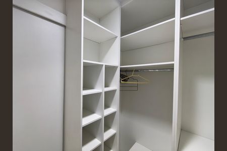 Casa de condomínio para alugar com 300m², 5 quartos e 2 vagas