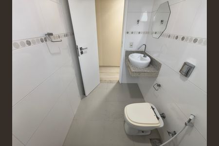 Casa de condomínio para alugar com 300m², 5 quartos e 2 vagas
