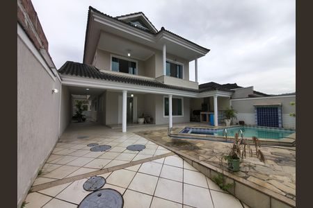Casa de condomínio para alugar com 300m², 5 quartos e 2 vagas