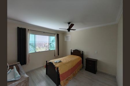 Casa de condomínio para alugar com 300m², 5 quartos e 2 vagas