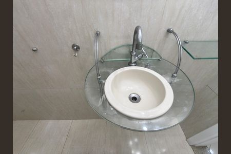 Casa de condomínio para alugar com 300m², 5 quartos e 2 vagas