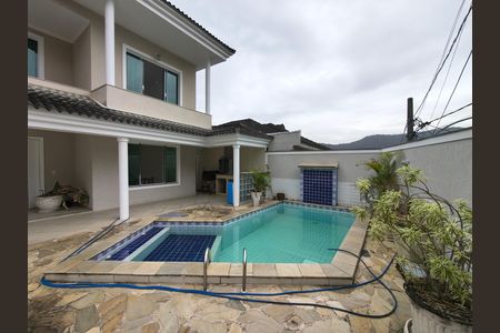 Casa de condomínio para alugar com 300m², 5 quartos e 2 vagas