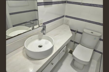 Casa de condomínio para alugar com 300m², 5 quartos e 2 vagas