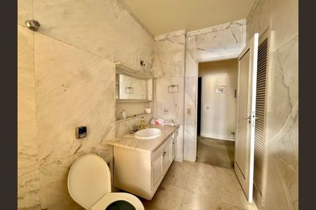 Apartamento à venda com 234m², 4 quartos e 2 vagas