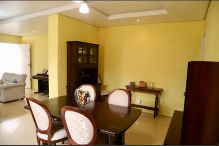 Casa à venda com 320m², 3 quartos e 3 vagas