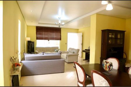 Casa à venda com 320m², 3 quartos e 3 vagas